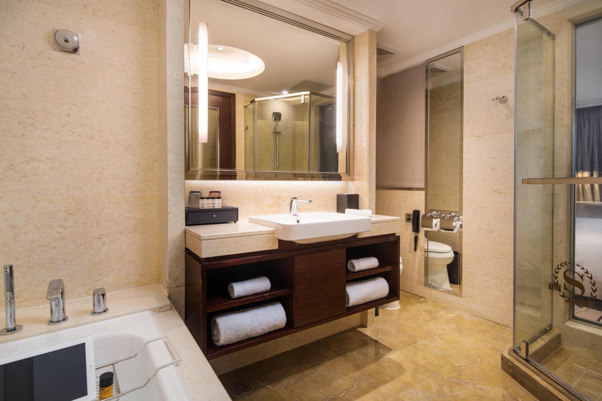 Sheraton Nanjing Kingsley Hotel & Towers Exterior foto